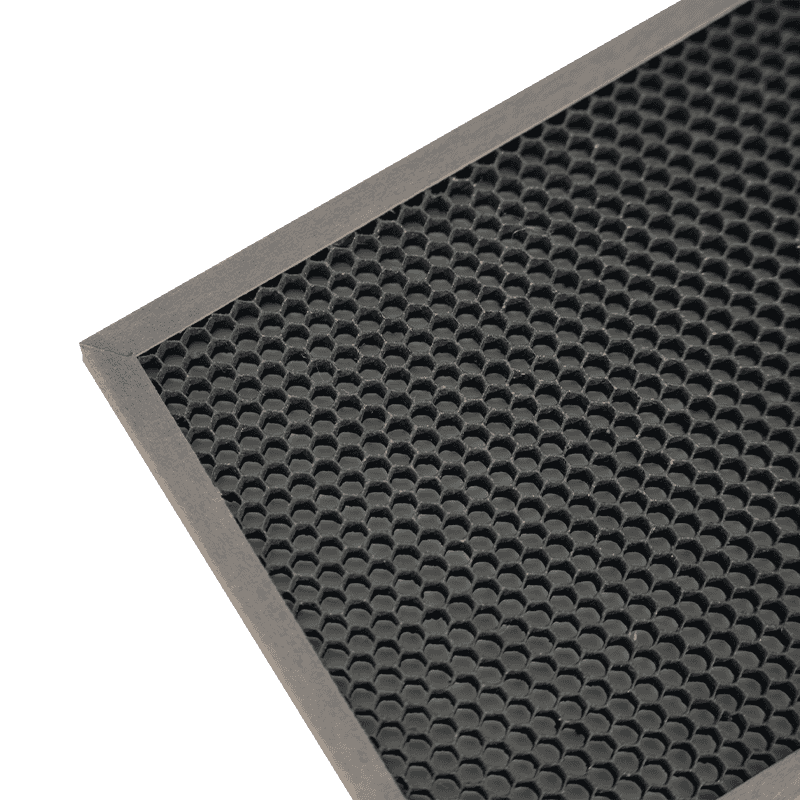Ecran cu filtru de cărbune activat pe bază de aluminiu